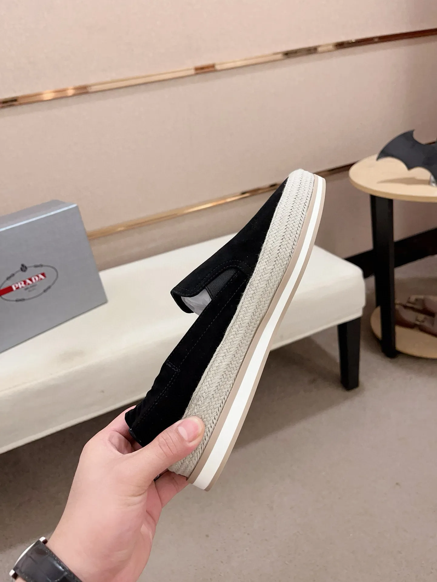 Men's shoes 💰 540💰 ✔️✔️✔️Higher version High-quality new PRADA (Prada) counters are launched at the same time. The new men's shoes and 😘 fabrics are made of high-tech glue-making technology. Lining: Full cowhide lining. 👍🏿 High-end ☄️ air-cushion molded anti-slip rubber outsole, exquisite lines, simple and elegant, comfortable and high-end for leisure travel. Code number: 38 to 45